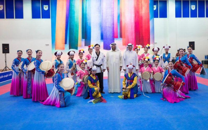 فرقة 'الملائكة الصغار' تقدم يوم 2 مايو عرض إحياء حفل ختام بطولة كأس السفير الكوري للتايكوندو لعام 2024 بالتعاون مع السفارة الكورية وجمعية الجالية الكورية في الكويت والاتحاد الكويتي للتايكوندو. ( الصورة من بارك مو آي مدير فرقة الملائكة الصغار)