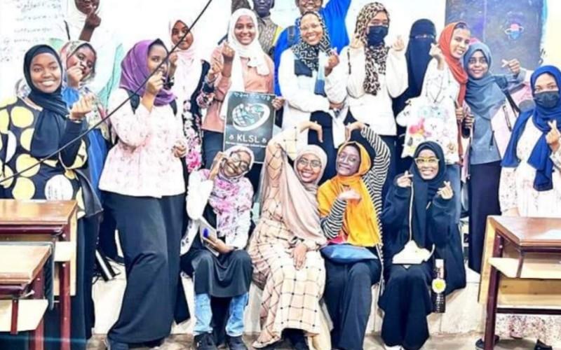 في الصورة واحدة من الدفعات التي كانت في معهد ’كي ال اس ال‘. (تم أخذ الإذن باستخدام الصورة)