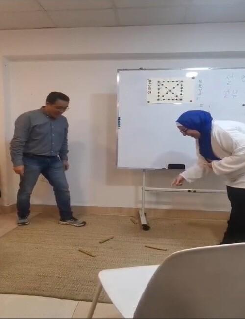 أحاول حساب عدد الحركات من شكل العصيّ- الصورة من أمنيه أمير
