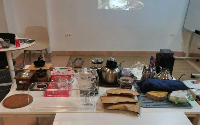 أدوات الباريستا المستخدمة في المحاضرة- الصورة من أمنيه أمير