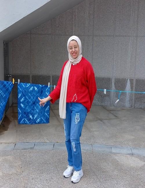 تجربة عمل الصبغة التقليدية بمتحف الفنون التقليدية في جيندو. (الصورة من غادة محمد)