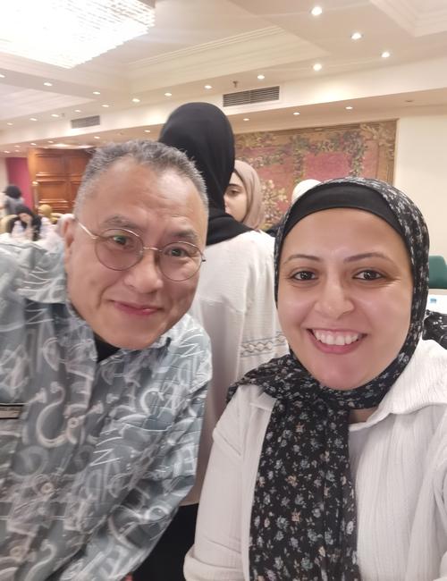 صورتي مع الروائي ’بيك مين-سوك‘ - الصورة من أمنيه أمير