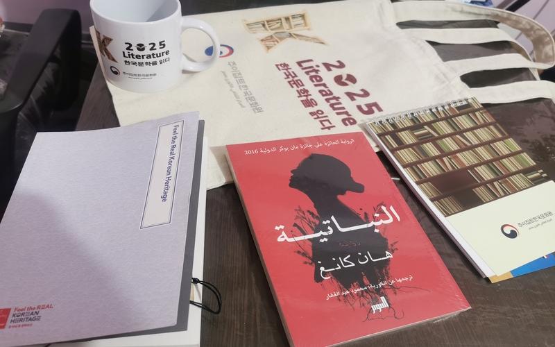 الهدايا التي حصلت عليها خلال الأمسية - الصورة من أمنيه أمير