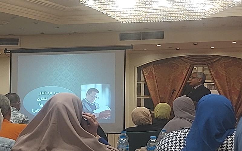 صورة اخرى فى نهاية المقارنه التى القاها الدكتور محمود. (الصورة من تصوير دنيا محسن)