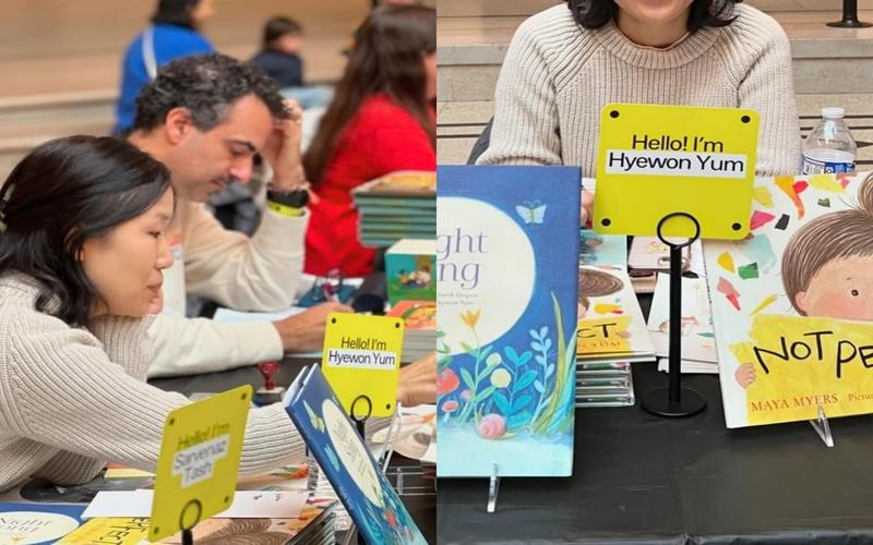 الصورة توضّح الكاتبة هيوون يُم في متحف بروكلين مع كتابيها: «أغنية الليل» و«ليس مثاليًا». (الصورة من هيوون يُم)
