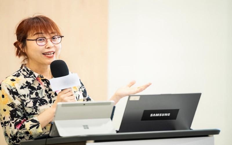 سونغ جين سون تُلقي محاضرة ضمن ورشة عمل كتابة السيناريو التي تُنظمها وكالة المحتوى الإبداعي التايوانية في تايوان. (الصورة من 'سونغ جين سون' وتم أخذ الإذن باستخدامها)