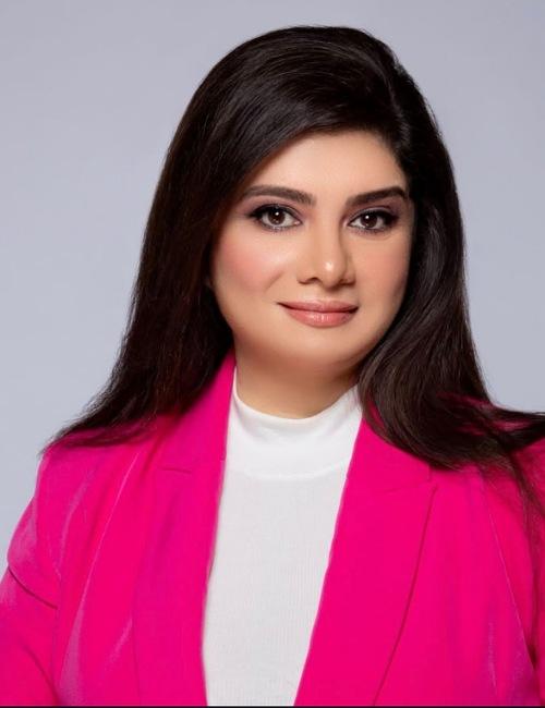 تظهر الصورة مؤثرة السفر الكويتية الأستاذة نوره خان. (الصورة من نوره خان وتم أخذ الأذن باستخدامها)