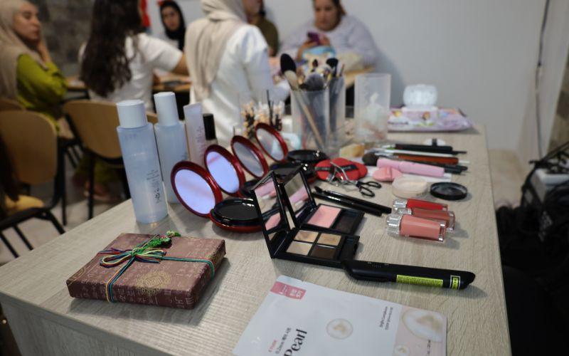 صورة لمنتجات الجمال الكوري المستخدمة خلال جلسة العناية بالبشرة ضمن صف الجمال الكوري. (الصورة من سلمى الكناني)