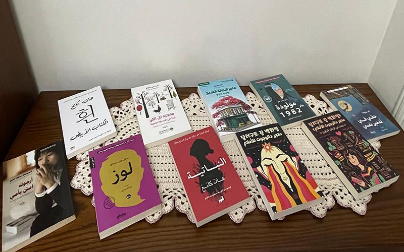 مجموعة من الأعمال الكورية المترجمة إلى العربية والتي تفتح نافذة للقارئ العربي على عالم الأدب الكوري. (الصورة من سلوى الزيني)