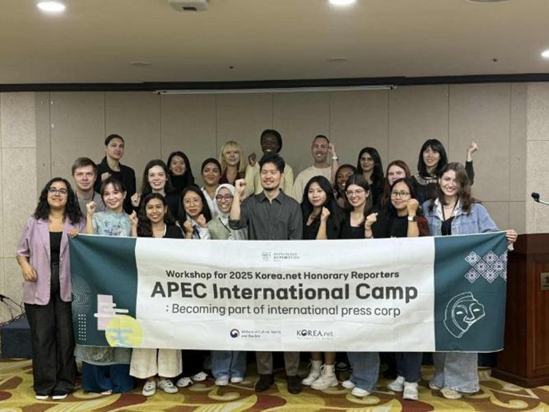 ورشة كتابة المقالات الإخبارية، الصورة التقطت أثناء الزيارة يوم 27 سبتمبر الماضي. (الصورة من وزارة الثقافة والرياضة والسياحة)