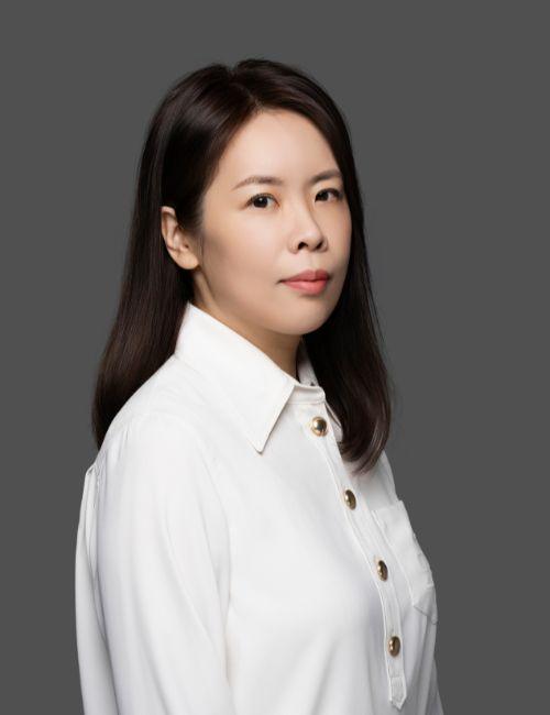 صورة للكاتبة كانغ جي يونغ خلال إحدى جلسات التصوير. (الصورة من كانغ جي يونغ وتم أخذ الإذن لاستخدامها)