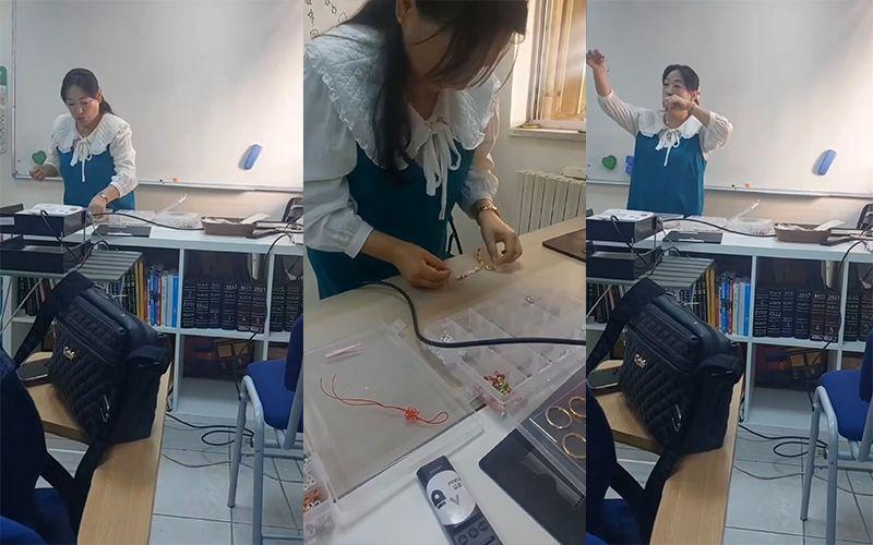 تشرح المعلمة الكورية للطلاب صناعة اساور الخرز و المرايا الكورية التقليدية. (الصورة من نسرين صديقتي تم أخذ الإذن بذلك.)