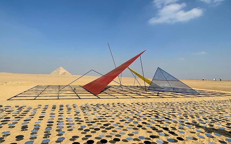 العمل الكوري الفريد ’رمز الأبدية‘ للفنان ’جونغكيو بارك (جيه بارك)‘. (الصورة من سلوى الزيني.)