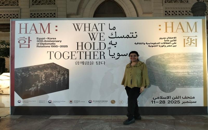 صورة من حضوري كمراسلة فخرية لحفل افتتاح معرض ’هام: ما نتمسك به سوياً‘ الخاص بكبار الشخصيات. (الصورة من المراسلة ندى وائل عبدالقادر.)