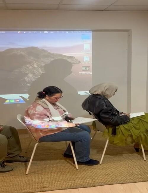 صورة لي في فقرة الألعاب وأنا أقوم بالرسم. (الصورة من المراسلة أمنية أمير)