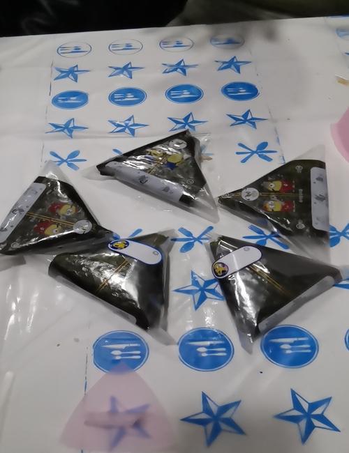 مثلثات الكيمباب التي صنعتها وزملائي. (الصورة من المراسلة أمنية أمير)