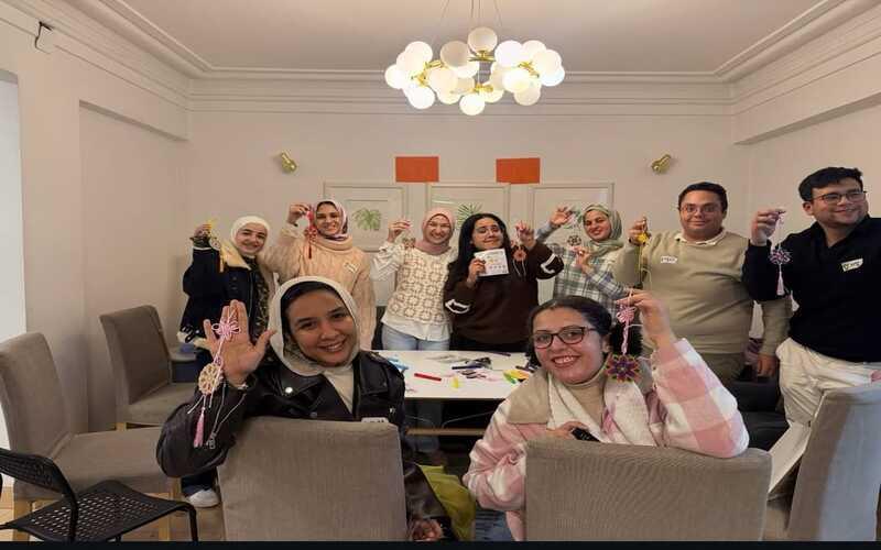 صورة جماعية مع فريقي حاملين الـ’نوريغي‘ الذي زيّناه. (الصورة من صفحة أكاديمية ’ذا بلوسوم‘ على انستغرام)