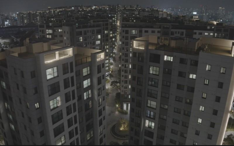 مشاهد من خلف الكواليس لتصوير جدار إلى جدار. (الصورة من راسل كيم مع الإذن باستخدامها)