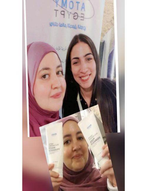 الصورة للفائزة أثناء جلسة العناية بالبشرة مع الأستاذة أريج من فريق اتومي مصر. (الصورة من المراسلة أسماء النحاس )