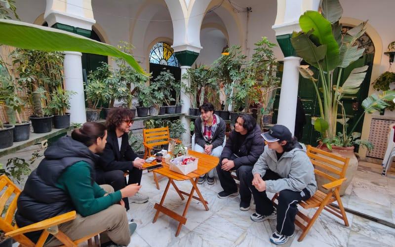 جلسة حوارية بإستضافة خريج المنحة الكورية محمود لمشاركة تجربته في الدراسة والعيش في كوريا (الصورة من زينب)