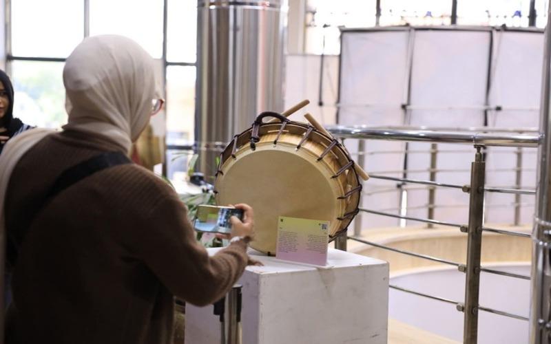 صور من معرض الآلات الموسيقية الكورية التقليدية. (الصور من زينب نيازي حسن)