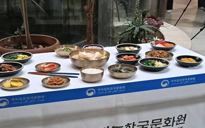 صورة لنماذج الطعام الكوري المعروضة ضمن المعرض المقام في الحدث للتعرف على المائدة الكورية. (الصورة من زينب نيازي حسن)