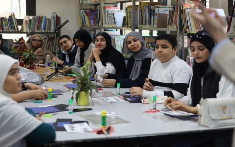 صورة من ورشة صناعة الفوانيس الكورية. (الصورة من الصفحة الرسمية للمركز الثقافي الكوري بمصر على الفيسبوك)