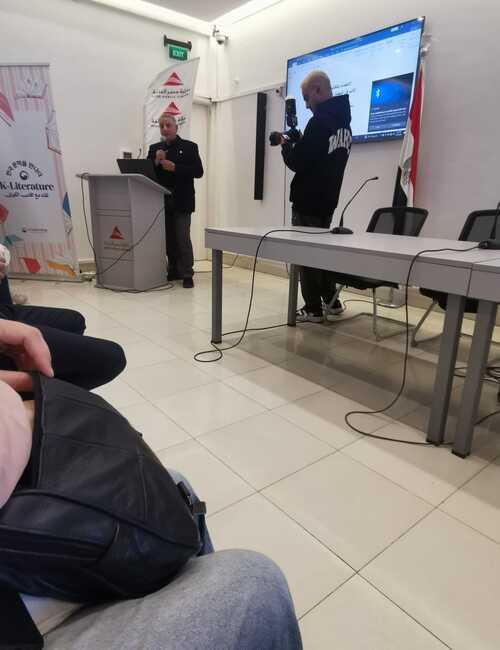 معالي السفير ’رضا الطيفي‘ مدير صندوق مكتبات مصر العامة و سفير مصلا السابق إلى كوريا يلقي كلمة ترحيبية - (الصورة من أمنيه أمير)