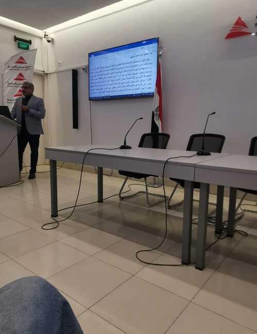 الأستاذ الدكتور ’محمود عبدالغفار‘ يقدم ندوة بعنوان ’الاحتماء بالكتابة - الأدب في المخيال النسوي‘ - (الصورة من أمنيه أمير)