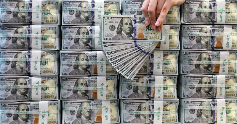 احتياطيات النقد الأجنبي لكوريا تبلغ 427.88 مليار دولار بنهاية أبريل بزيادة قدرها 4.22 مليار دولار مقارنة بنهاية الشهر السابق وفقاً لما أعلنه البنك المركزي الكوري يوم 7 مايو. (المصدر: وكالة يونهاب للأنباء)