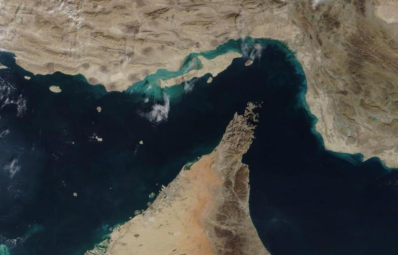 صورة فضائية تظهر مضيق هرمز. (المصدر: إدارة الطيران والفضاء الأمريكية (ناسا))