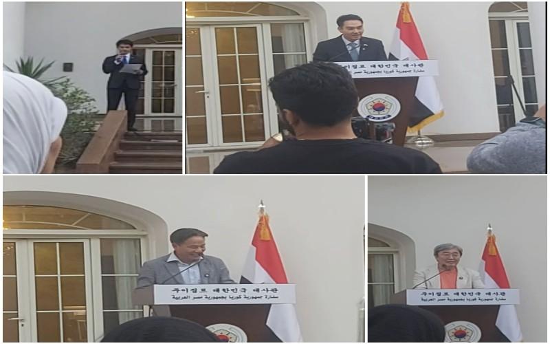 صورة توضح كلمة مقدم الفعالية والقائم بالأعمال والرؤساء قبل بدء الفعالية. (الصورة من دنيا محسن حسن)