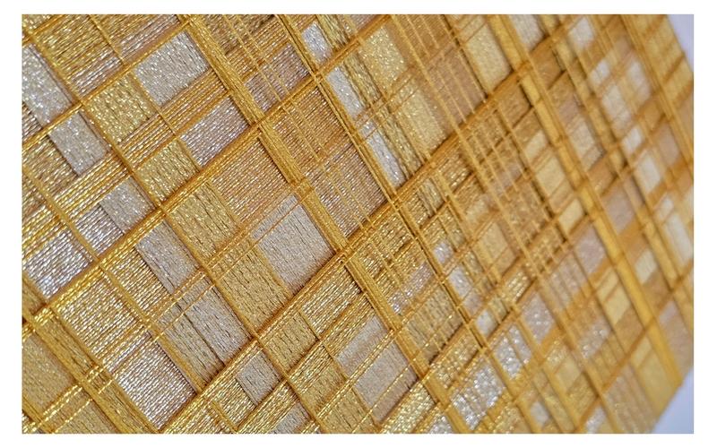 قطعة هندسية من الخيوط الذهبية للفنانة جيهي جانغ، من معرضها السابق في سيول يوم 26 أبريل 2026. (الصورة من جيهي جانغ وتم أخذ الإذن لنشرها)