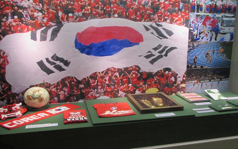 قسم خاص في المتحف الوطني للتاريخ الكوري المعاصر يوثق ذكريات كأس العالم 2002، البطولة التي شهدت وصول كوريا الجنوبية إلى الدور نصف النهائي. (الصورة من سلوى الزيني)