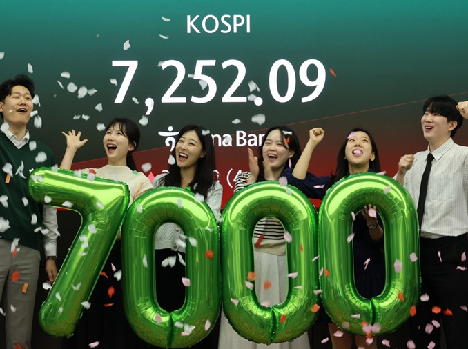 توقعات بوصوله إلى 8000 نقطة.. مؤشر «كوسبي» يفتتح عهداً جديداً بكسر حاجز 7000 نقطة