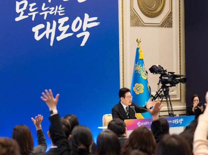 بعد مرور 8 سنوات من إعلان بانمونجوم، أيدي السلام التي تعاود طرق أبواب الحوار الموصدة (بقلم يانغ مو-جين)