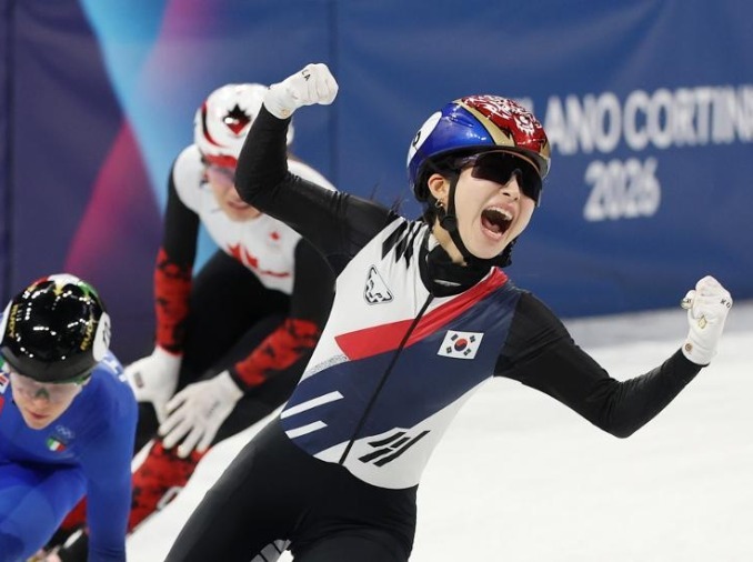 كوريا تفوز بالميدالية الذهبية في سباق التتابع القصير للسيدات