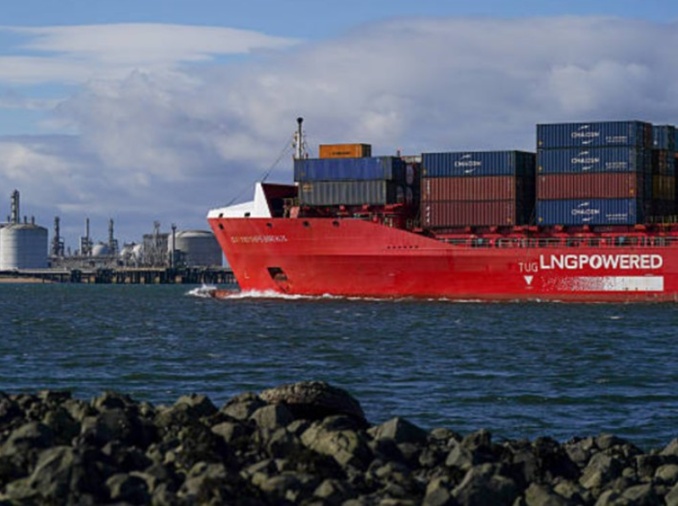 سيئول تحث طهران على ضمان المرور الآمن للسفن الكورية في مضيق هرمز