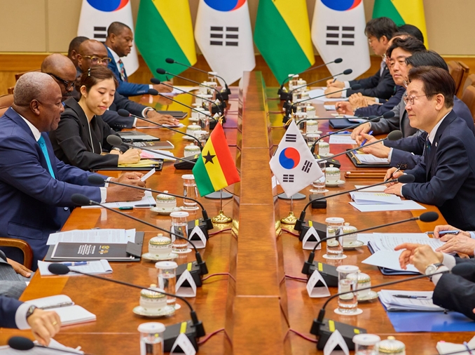 كوريا وغانا تتفقان على تعزيز التعاون في مواجهة تغير المناخ وتبادل المعلومات عن الجرائم البحرية