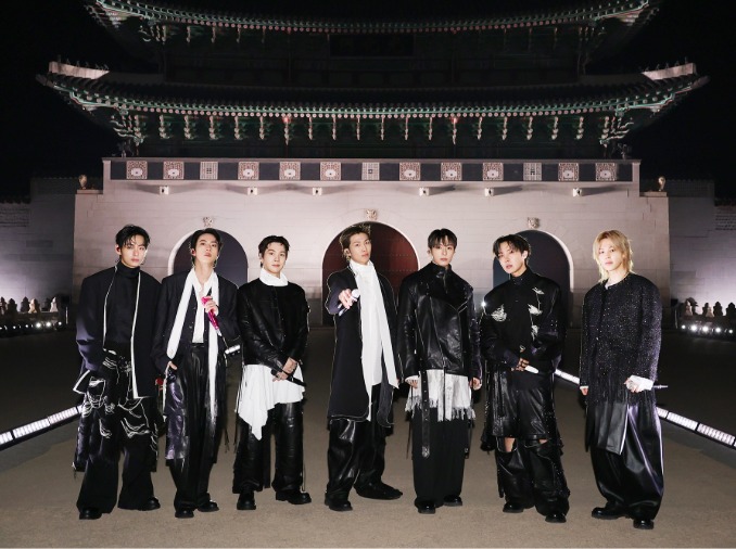 فرقة بي تي إس تطلق حفل عودتها في ساحة غوانغهوامون بمناسبة إصدارها الألبوم الكامل الخامس ’أريرانغ‘