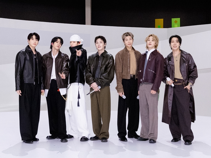 فرقة بي تي إس تتصدر قائمة بيلبورد للأغاني المنفردة للمرة السابعة بأغنية ’سويم‘