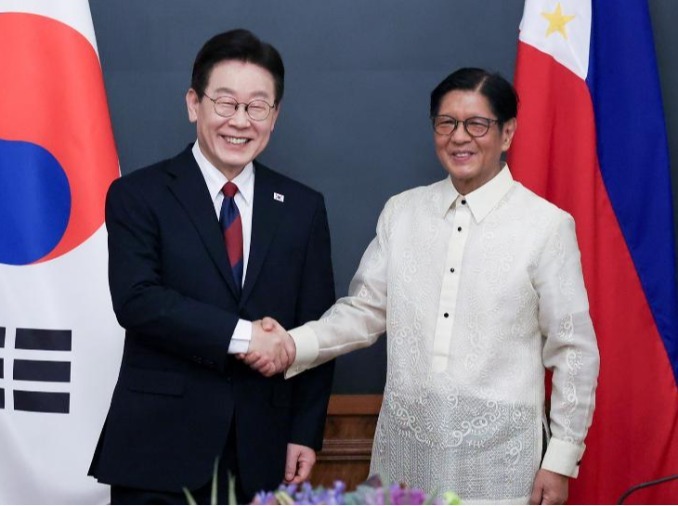الرئيس لي والرئيس الفلبيني يتفقان على توسيع التعاون في قطاعي الطاقة النووية والمعادن الحيوية