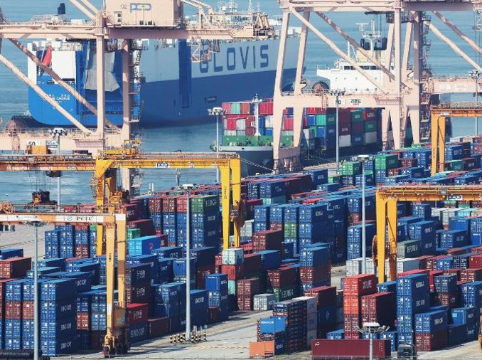 صادرات كوريا تحقق رقما قياسيا في يناير بفضل الطلب القوي على أشباه الموصلات