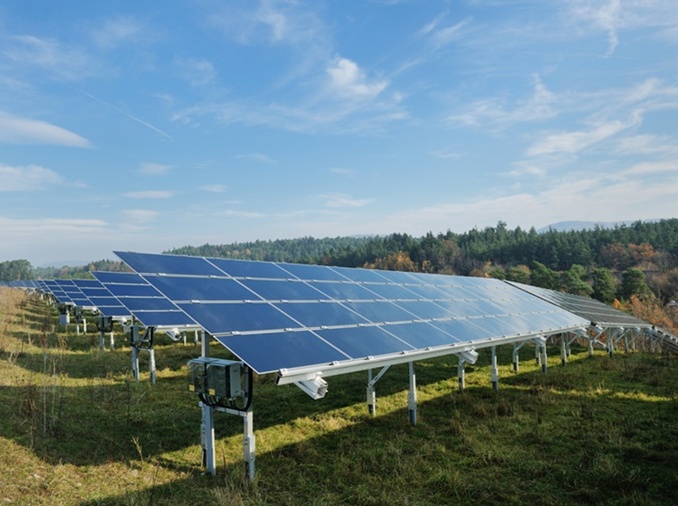 إنشاء 2500 قرية مدرّة للدخل تعمل بالطاقة الشمسية بحلول عام 2030